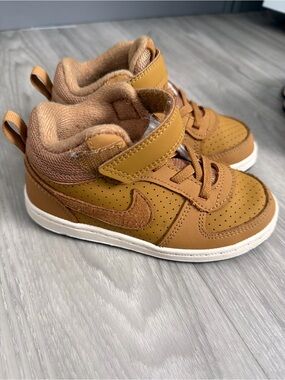 Kids High-Top Sneakers in Tan - Cozy Velcro Closure